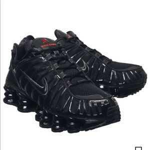 NIKE SHOX